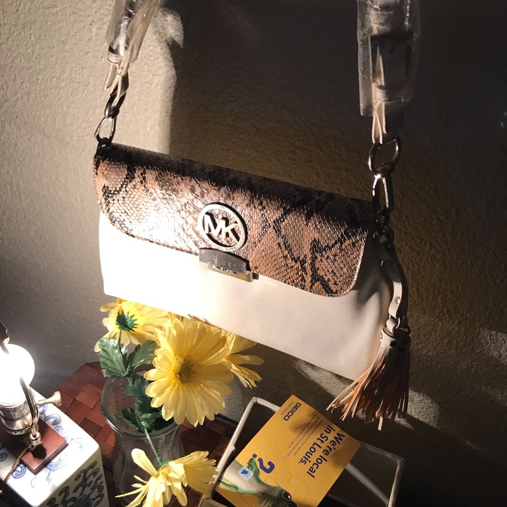 Handbag - Picture 5 of 8